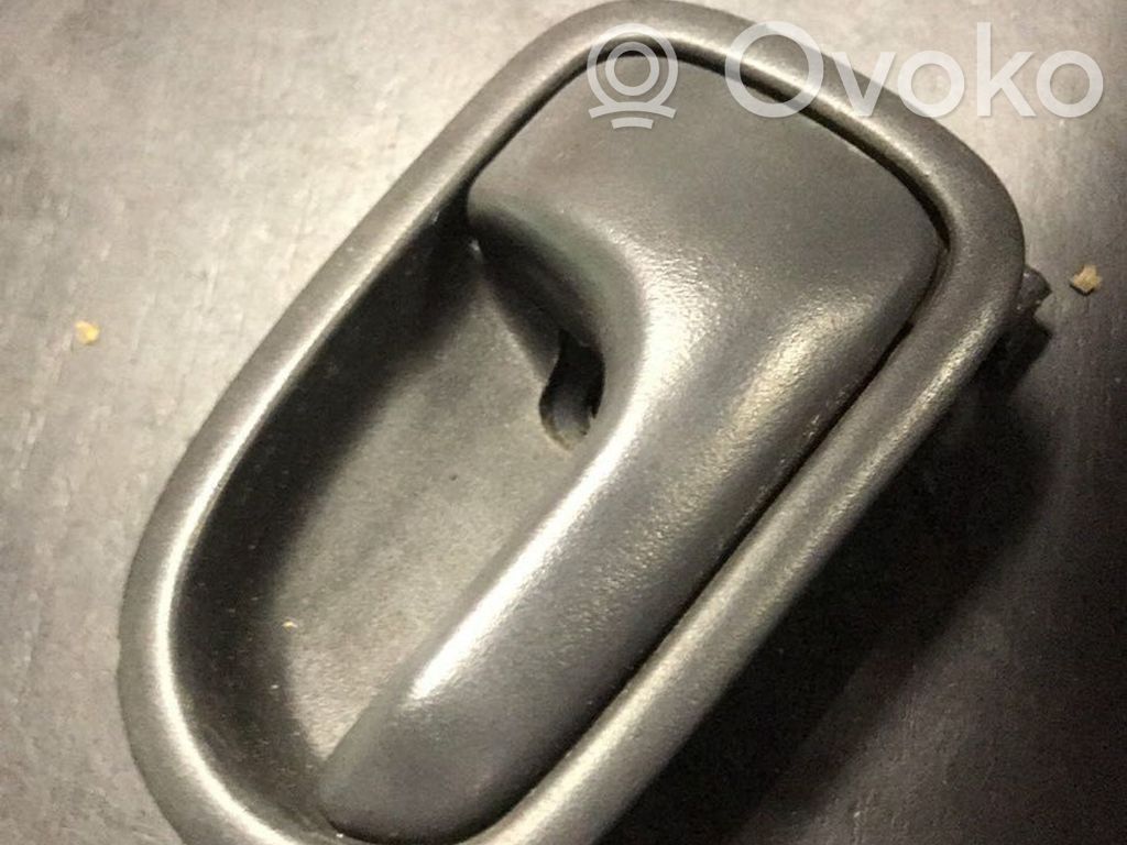 Mazda 323 Manecilla interna puerta trasera 