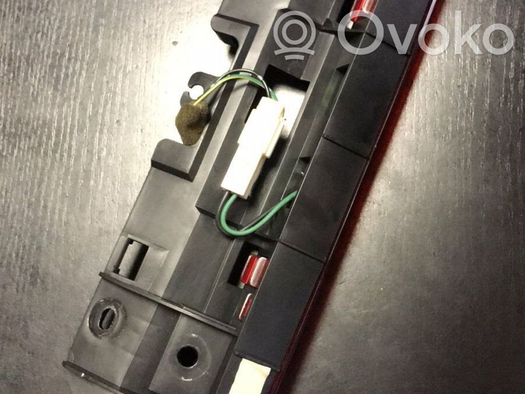 Mazda 323 F Third/center stoplight 