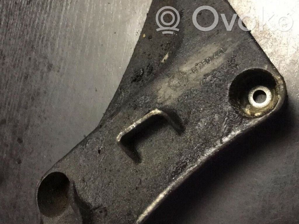 BMW 5 E39 Engine mounting bracket 