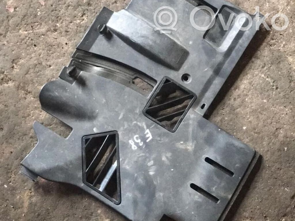 BMW 7 E38 Panelės apdailos skydas (apatinis) 