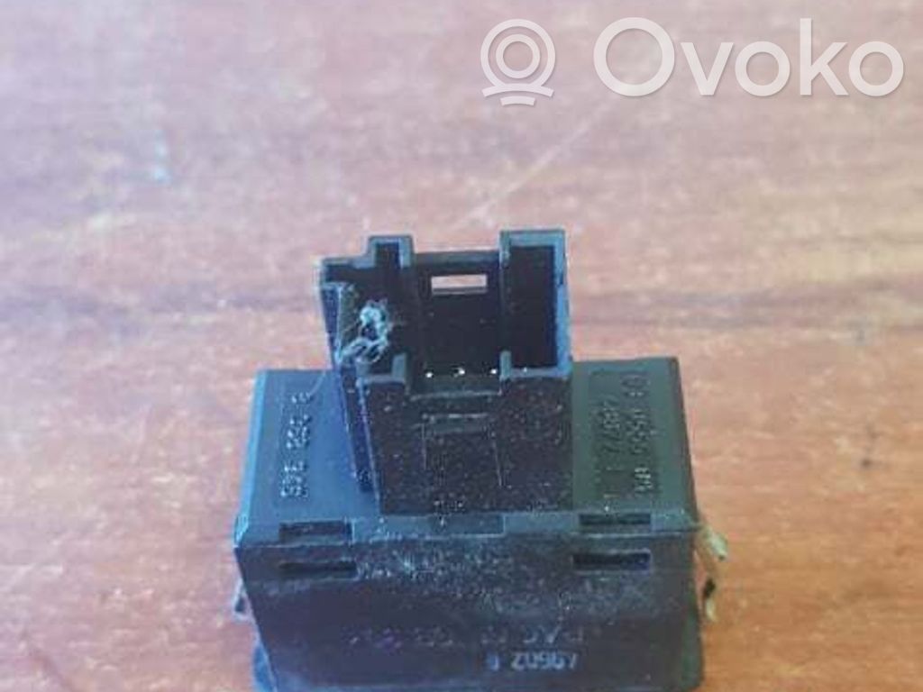 BMW X5 E53 AUX in-socket connector 