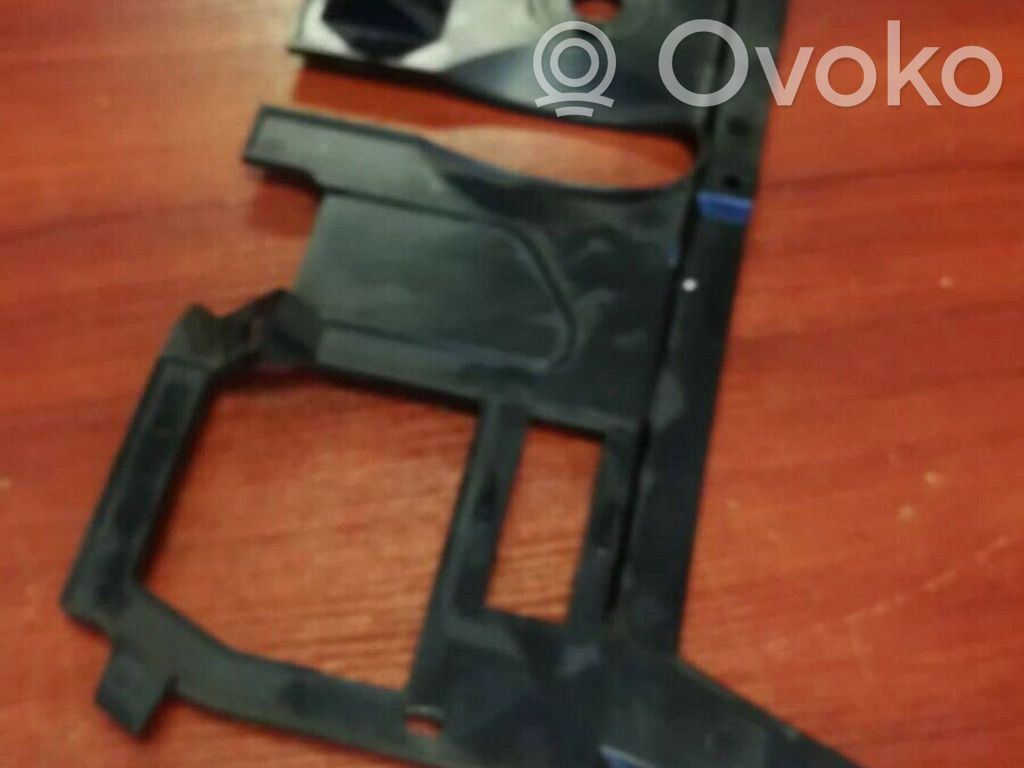 Otros repuestos del interior   8245995