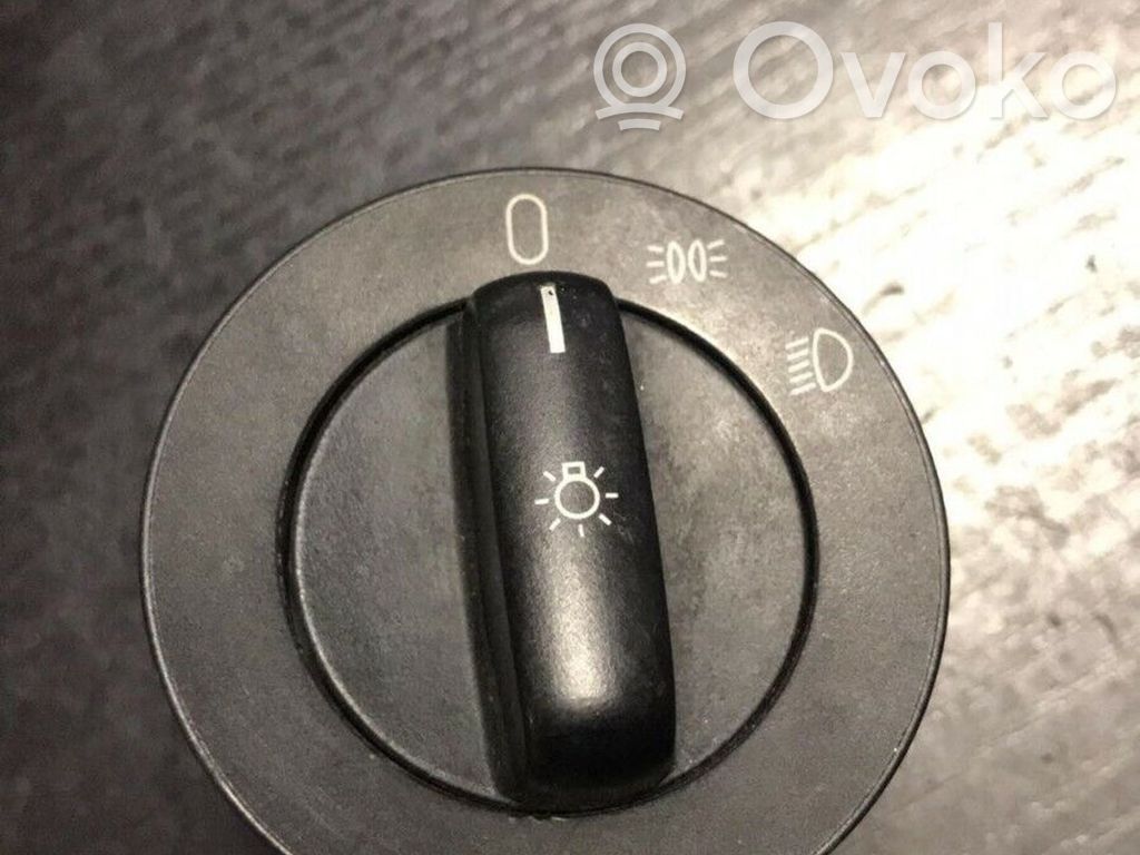 Light switch   8352212