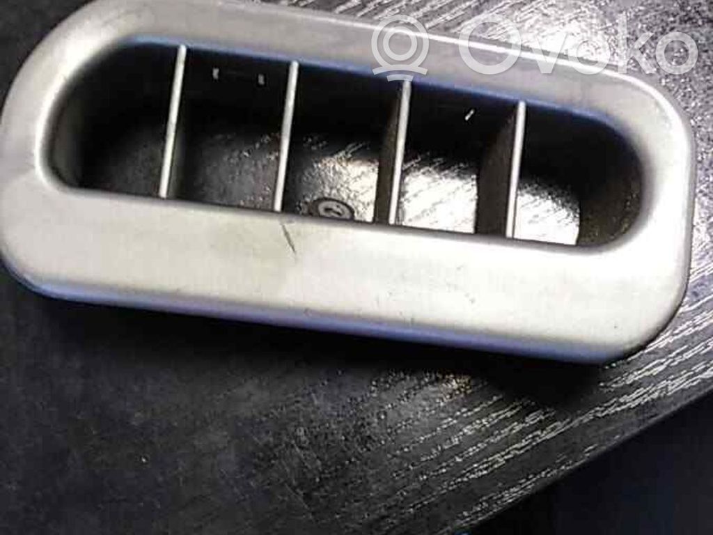 BMW 7 E65 E66 Rear air vent grill 