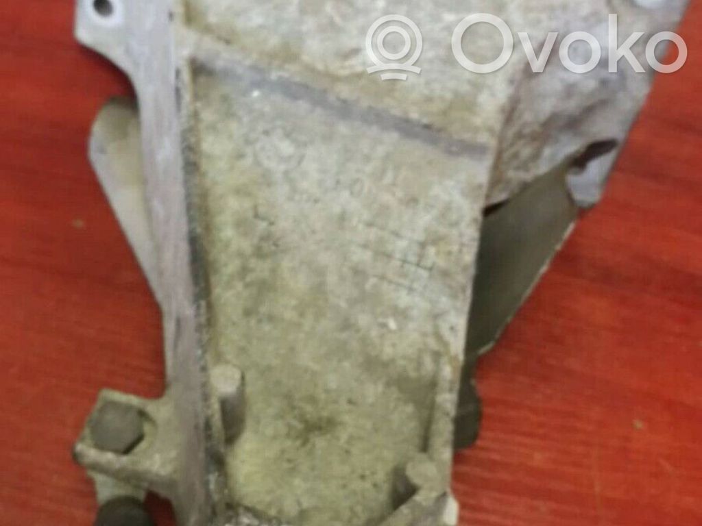 BMW 5 E39 Engine mounting bracket 