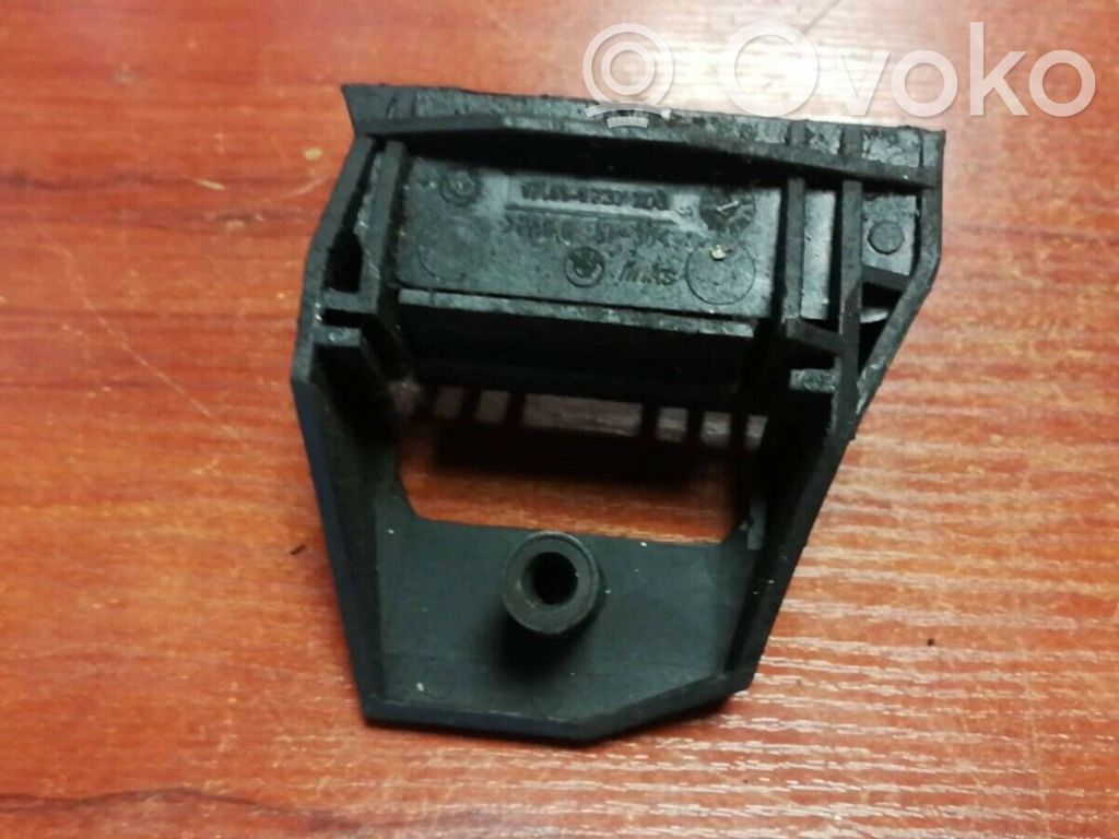 BMW 5 E39 Radiator mount bracket 