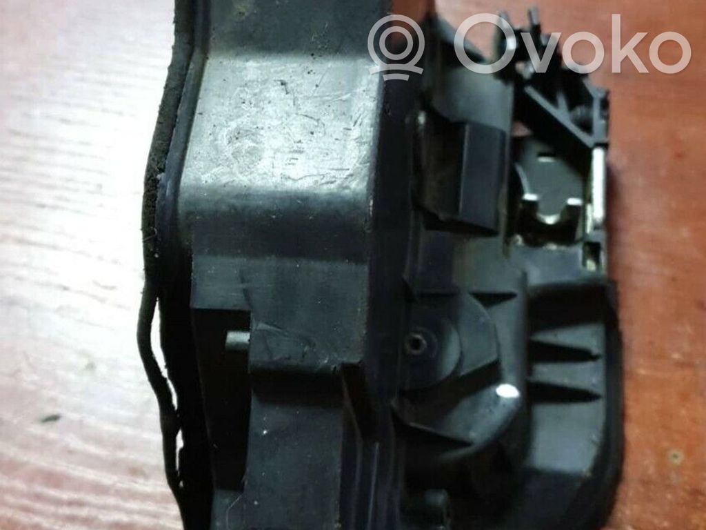 BMW 7 E65 E66 Priekšpusē slēdzene 
