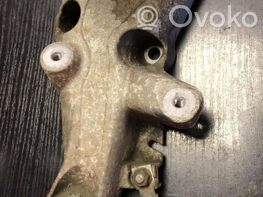BMW 1 E81 E87 Engine mounting bracket 
