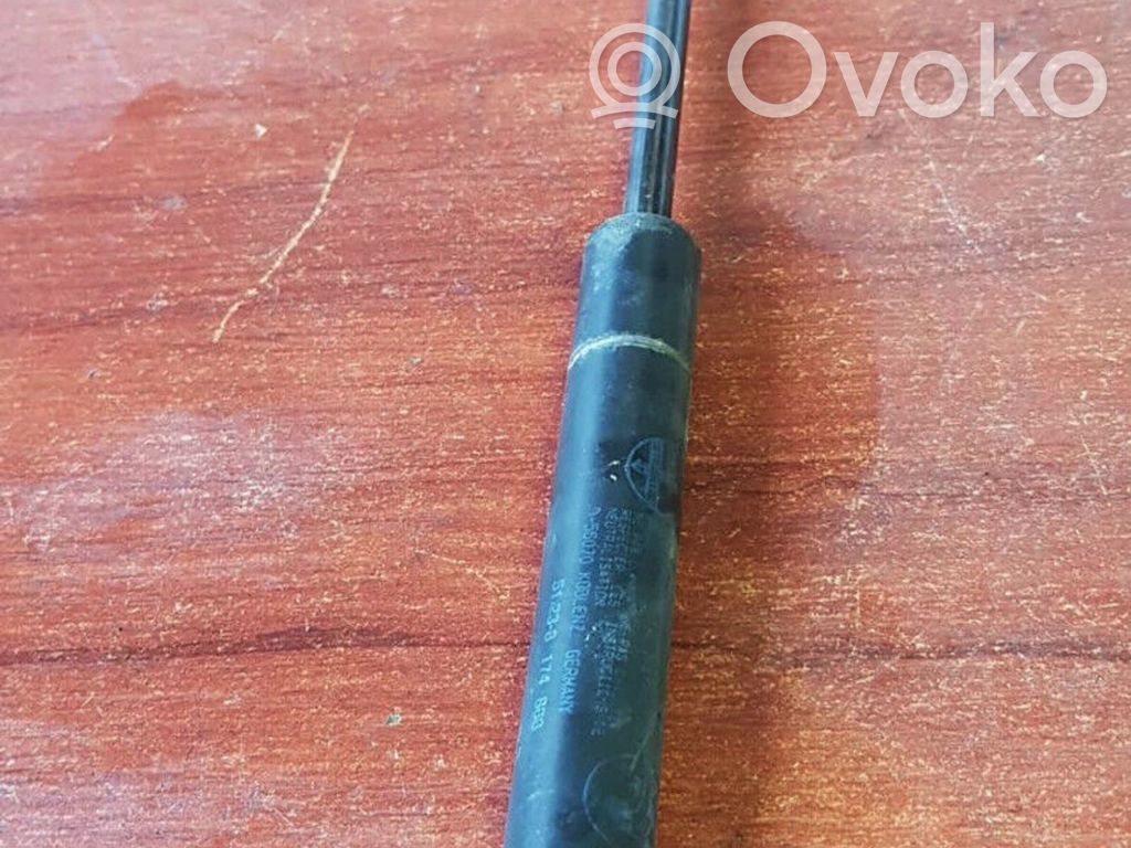 BMW 5 E39 Dzinēja pārsega amortizators 