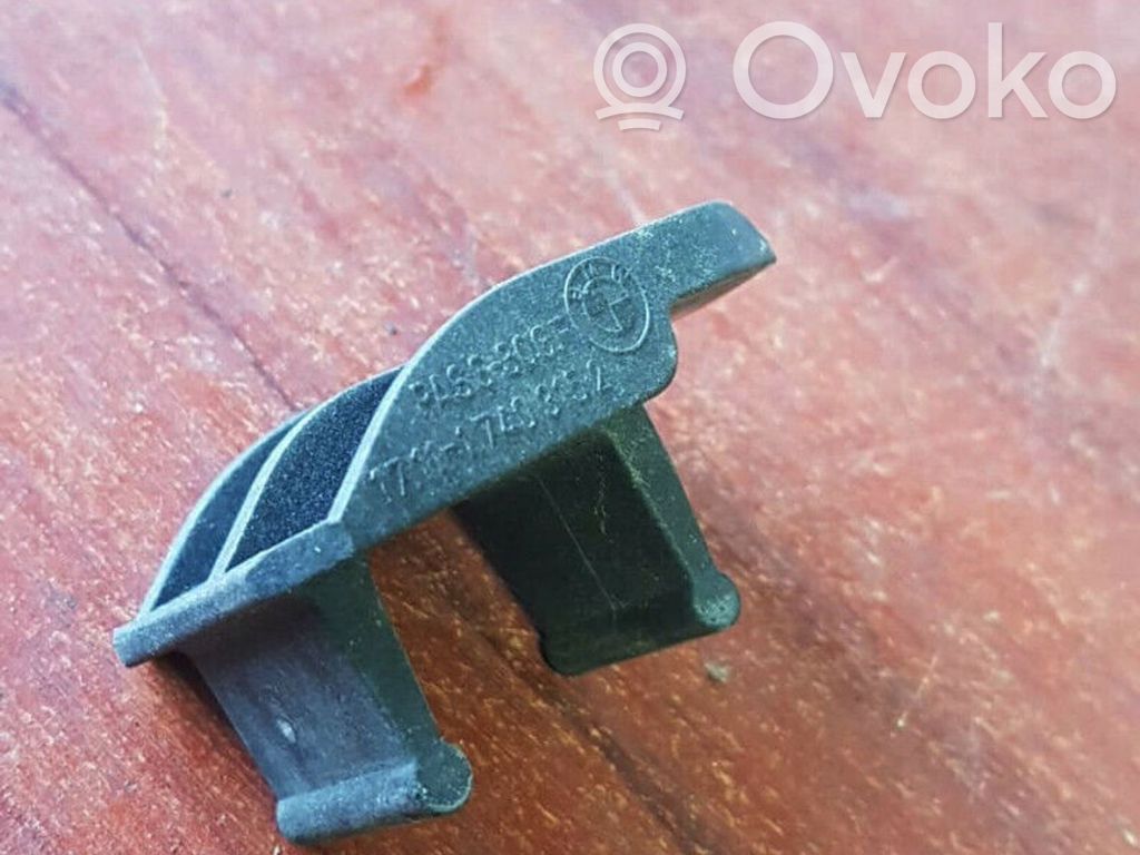 BMW 5 E39 Radiator mount bracket 