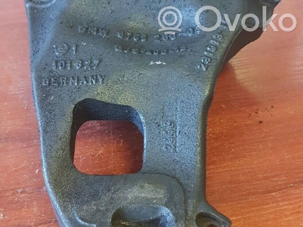 BMW 7 E65 E66 Engine mounting bracket 