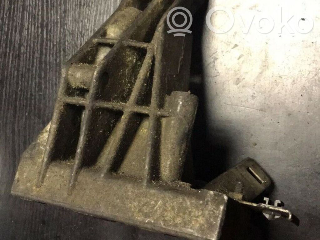 BMW 5 E39 Engine mounting bracket 