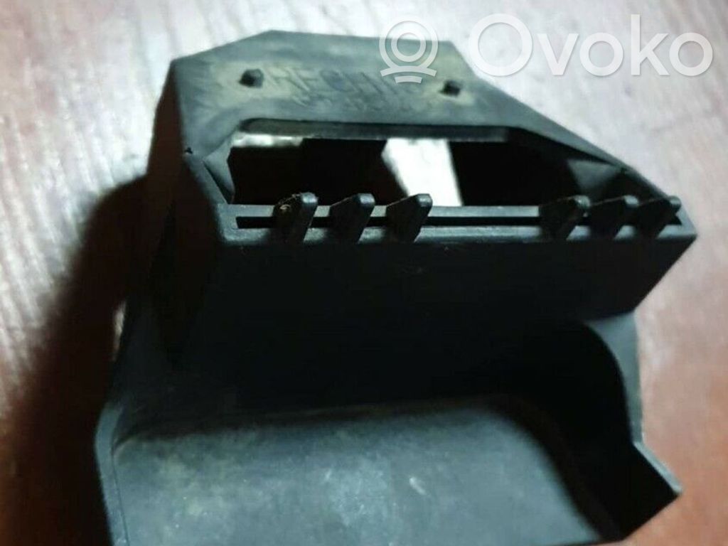 Radiator mount bracket   1737707,17111737707
