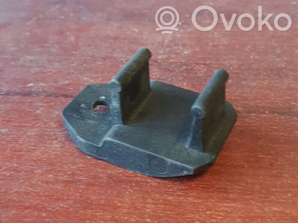 BMW 5 E39 Radiator mount bracket 