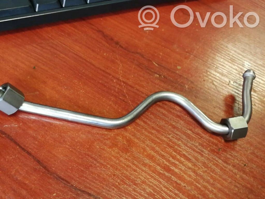 BMW 5 E60 E61 Fuel injector supply line/pipe 