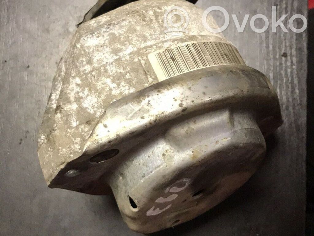 BMW 5 E60 E61 Dzinēja spilvens 