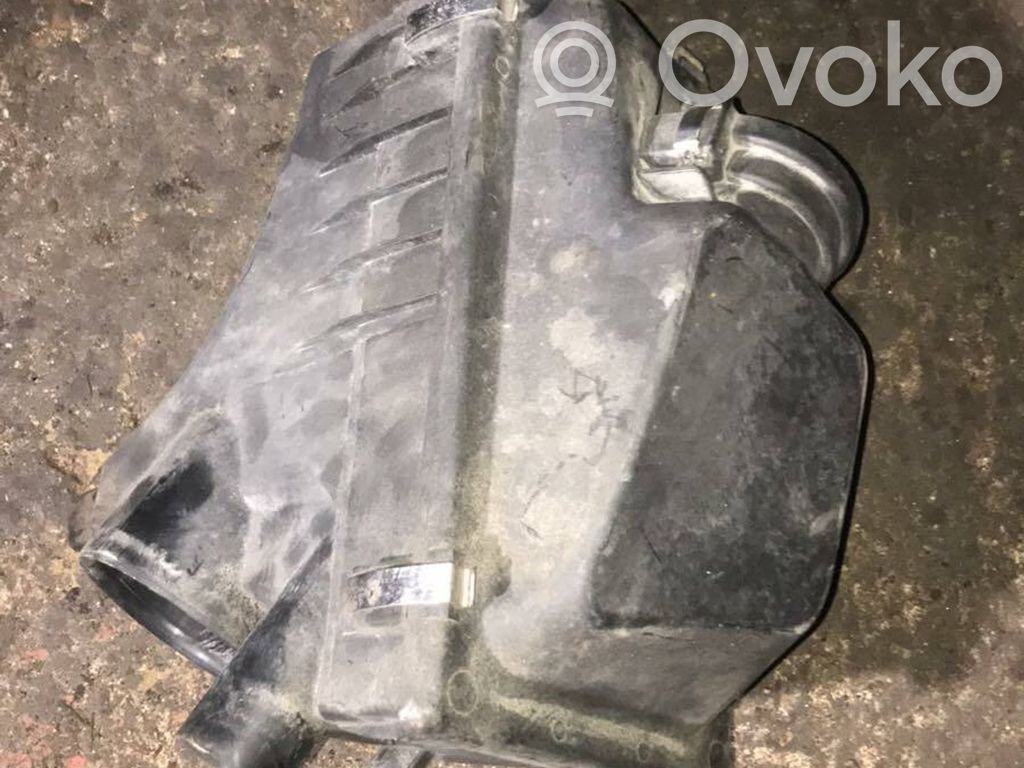 BMW 7 E38 Ilmansuodattimen kotelo 