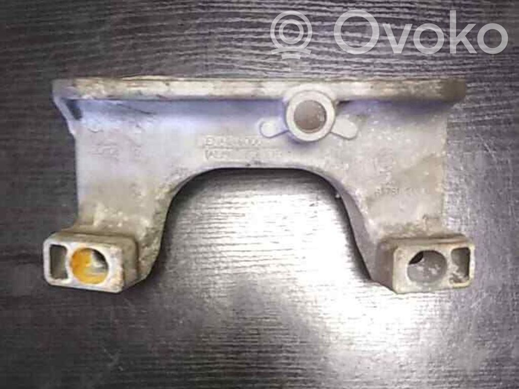 Gearbox mounting bracket   6761103