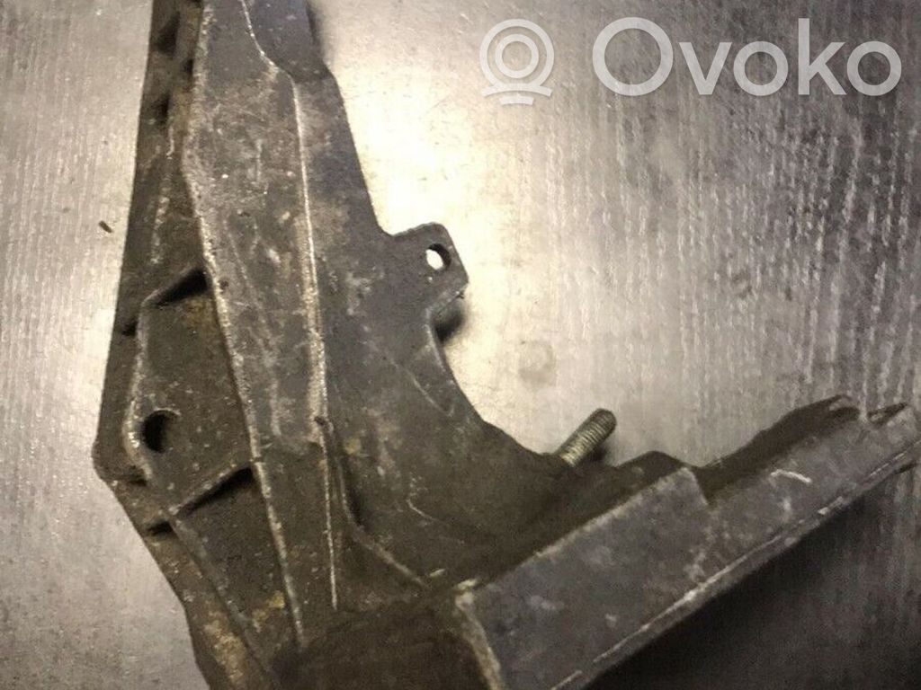 BMW 7 E38 Engine mounting bracket 