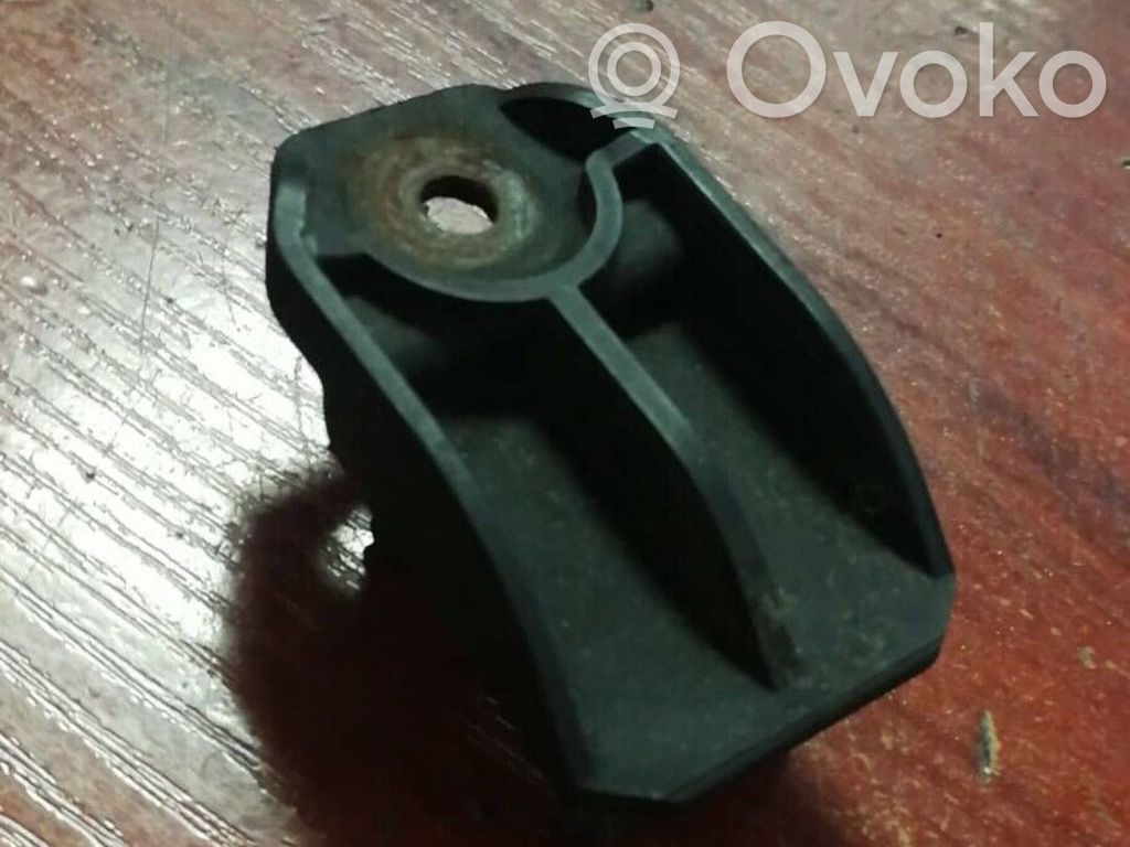 BMW 5 E39 Radiator mount bracket 