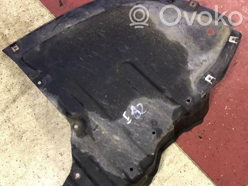 BMW 1 E82 E88 Galinio bamperio dugno apsauga 