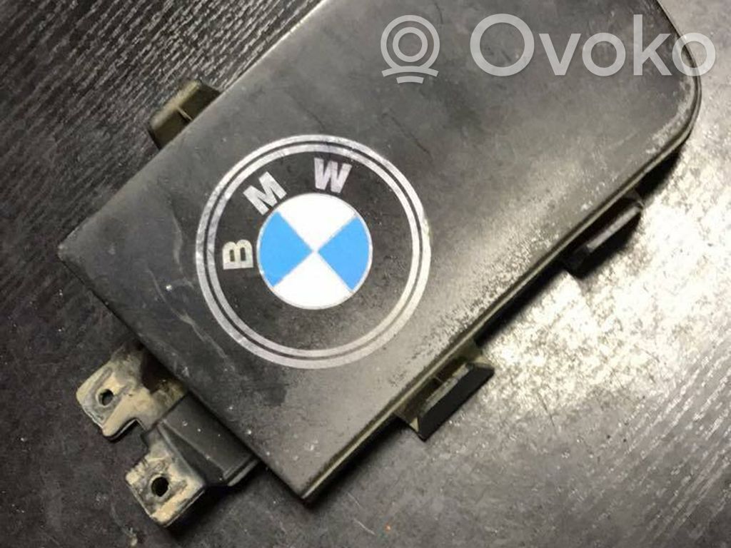 BMW 5 E34 Etusumuvalon ritilä 