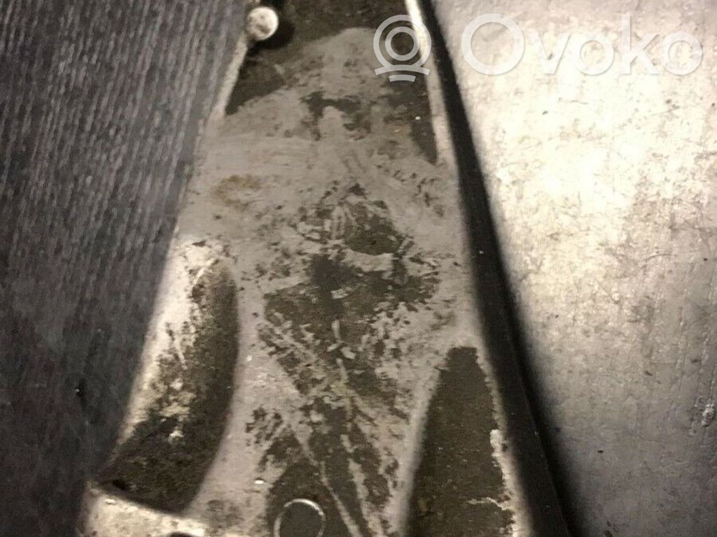 Engine mounting bracket   1133362