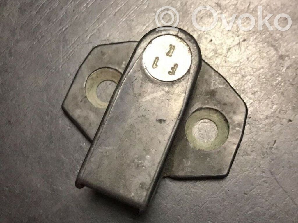BMW 5 E34 Front door lock loop/hook striker 