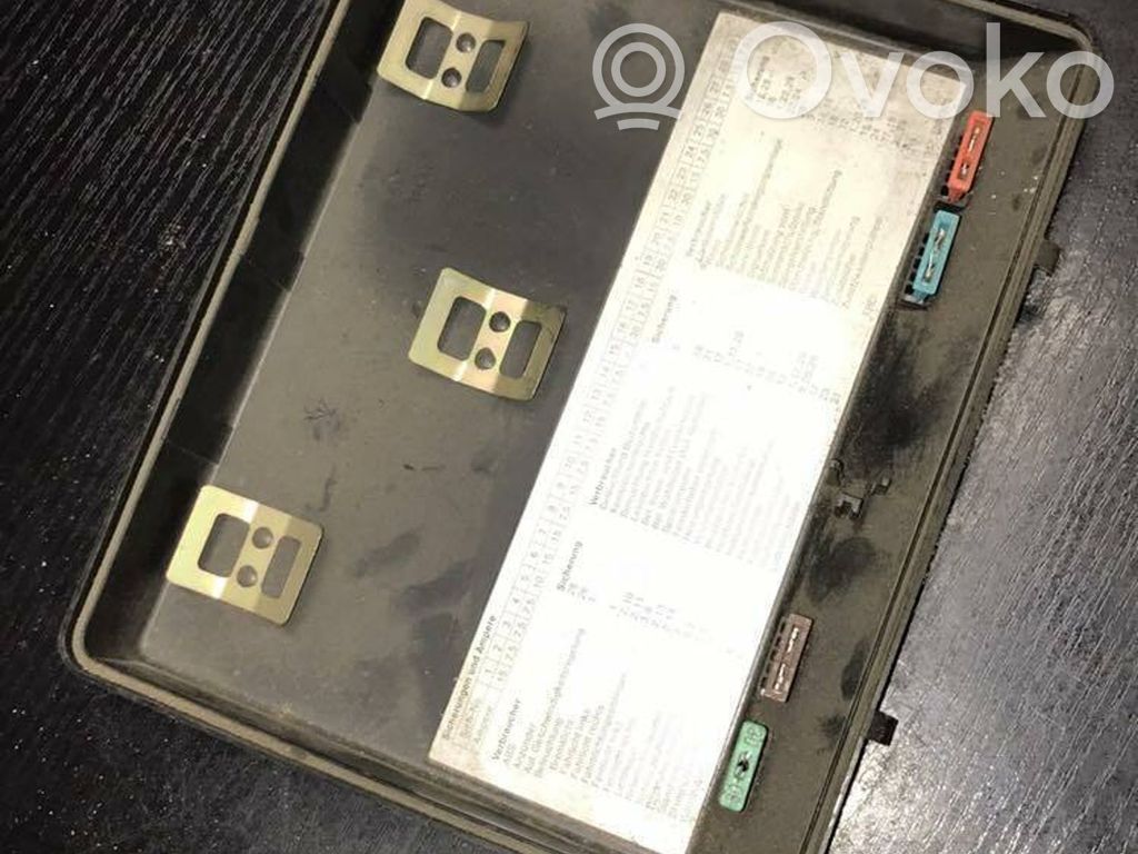 BMW 5 E34 Dangtelis saugiklių dėžės 