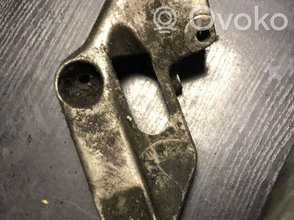 BMW 5 E34 Engine mount bracket 