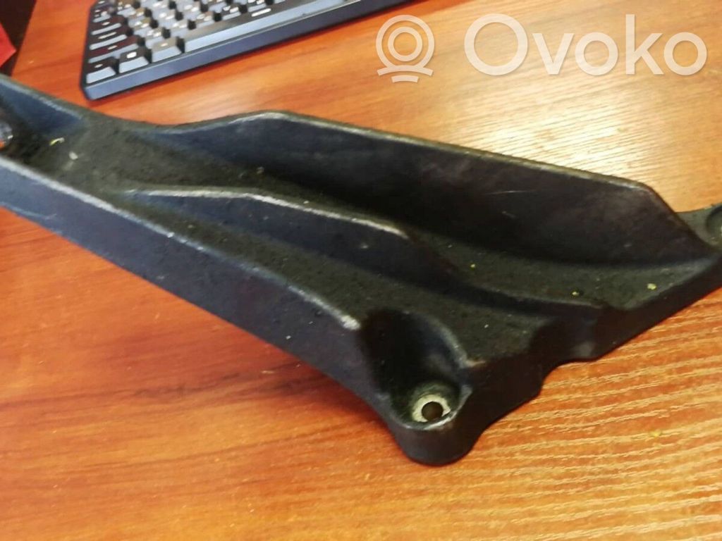 BMW 5 E39 Engine mounting bracket 
