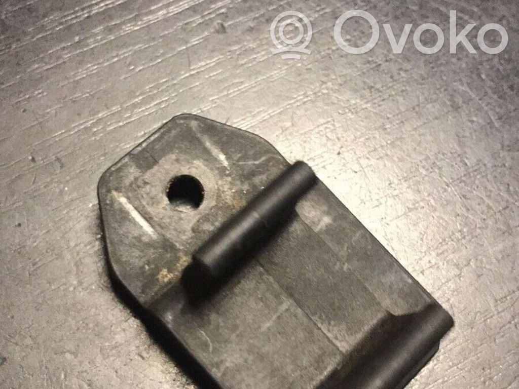 BMW 5 E39 Radiator mount bracket 