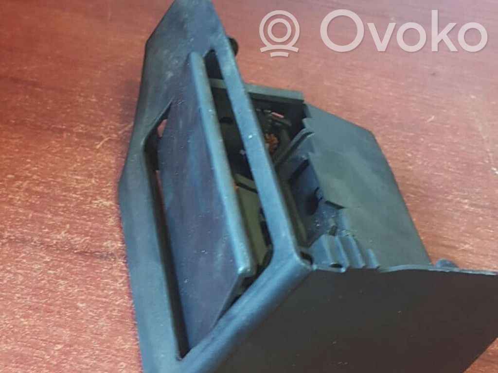 Cenicero de la puerta trasera   8200233
