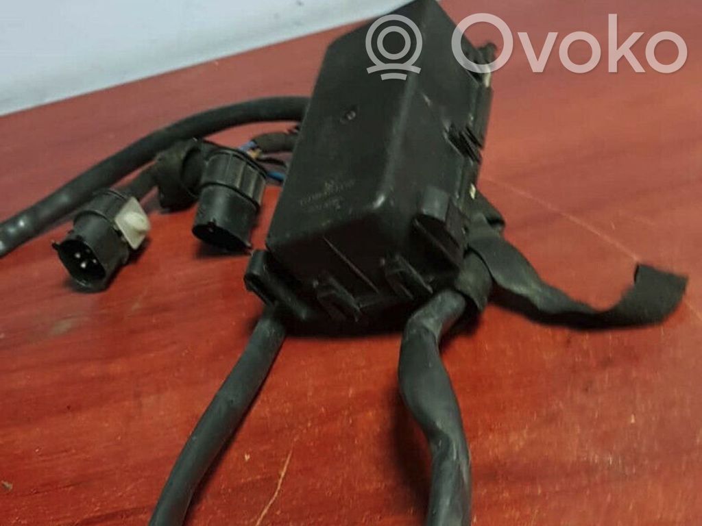 BMW 5 E39 Coolant fan relay 