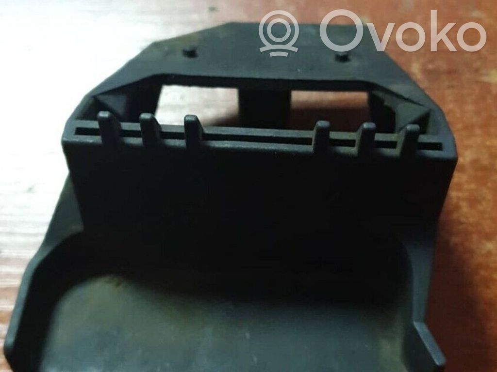 BMW 5 E39 Radiator mount bracket 