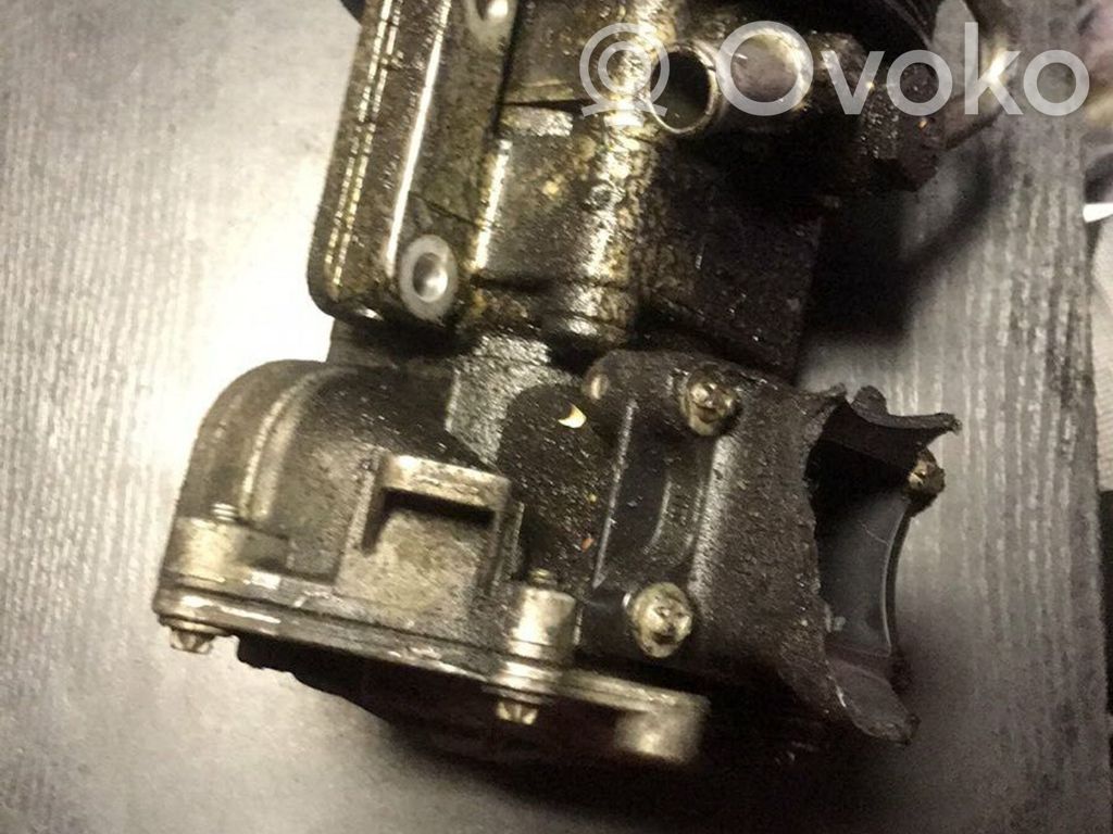 BMW 3 E90 E91 Vairo stiprintuvo siurblys 
