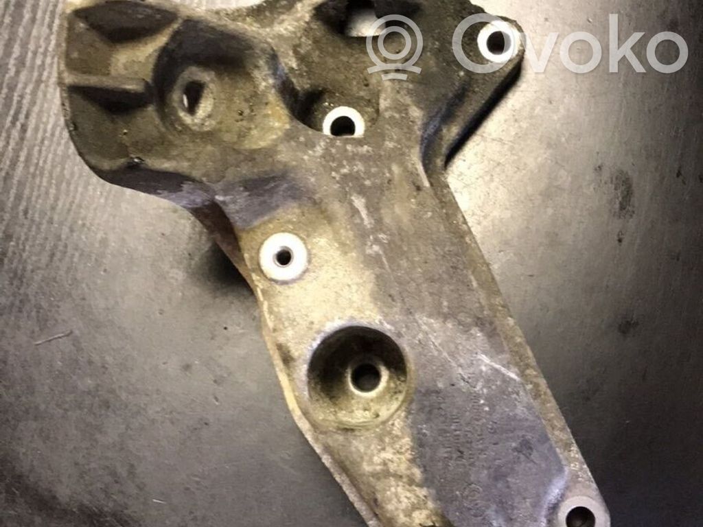 BMW 5 E60 E61 Variklio tvirtinimo kronšteinas 