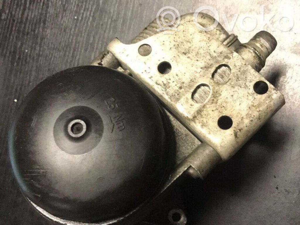 BMW 3 E46 Oil filter mounting bracket 