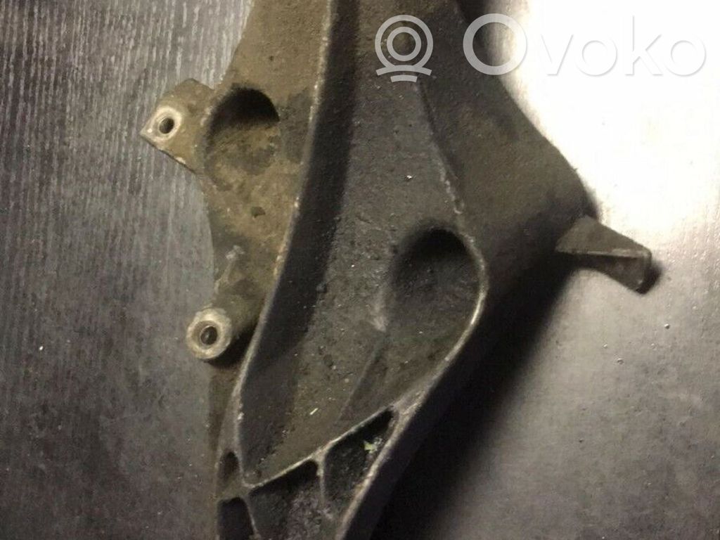 BMW 3 E36 Engine mounting bracket 