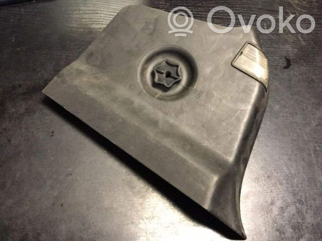 BMW 3 E36 Aizmugures spuldzes vāka turētājs 
