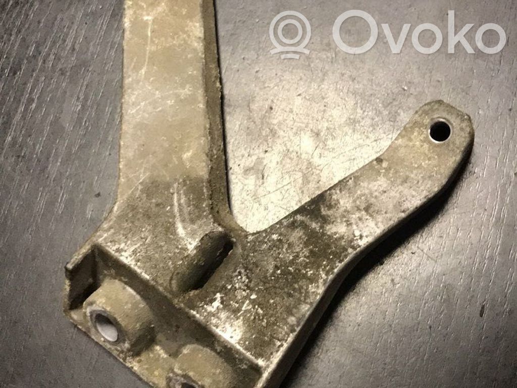 Engine mounting bracket   1743662