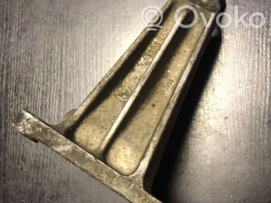 BMW 3 E30 Engine mounting bracket 
