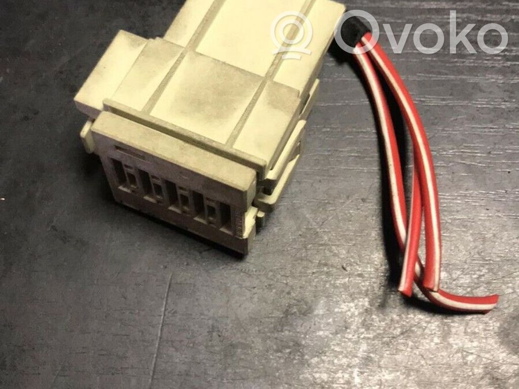 Other relay   1740559