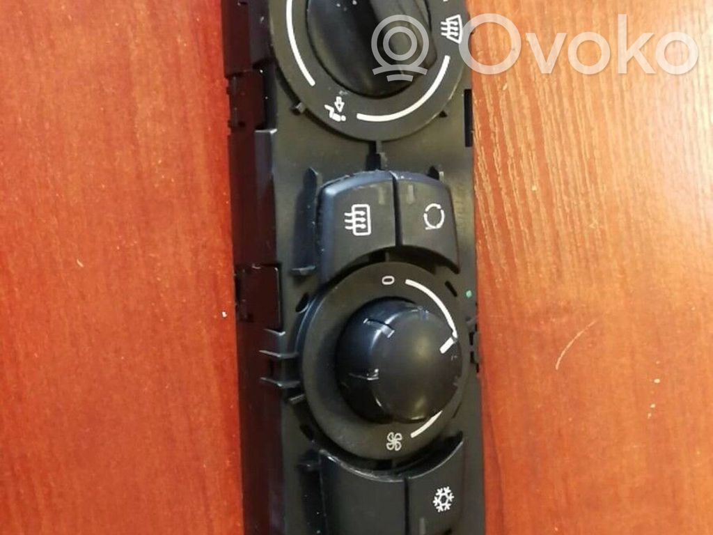 BMW 1 E81 E87 Climate control unit 
