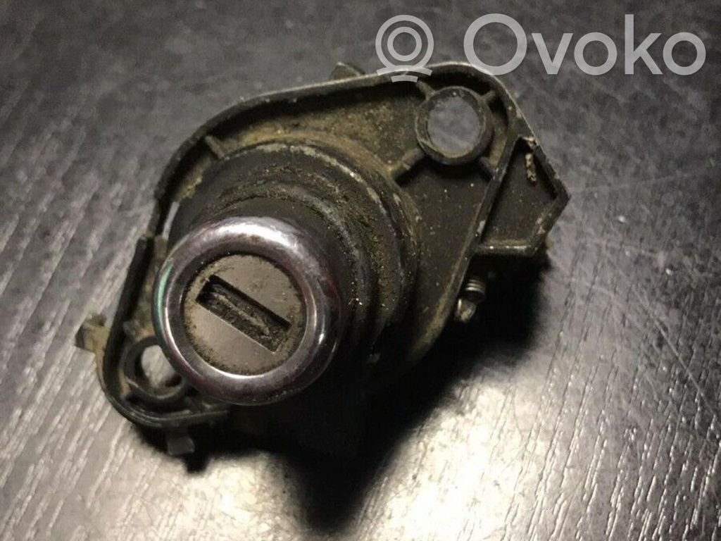 BMW 5 E34 Aizmugurējā pārsega slēdzene 