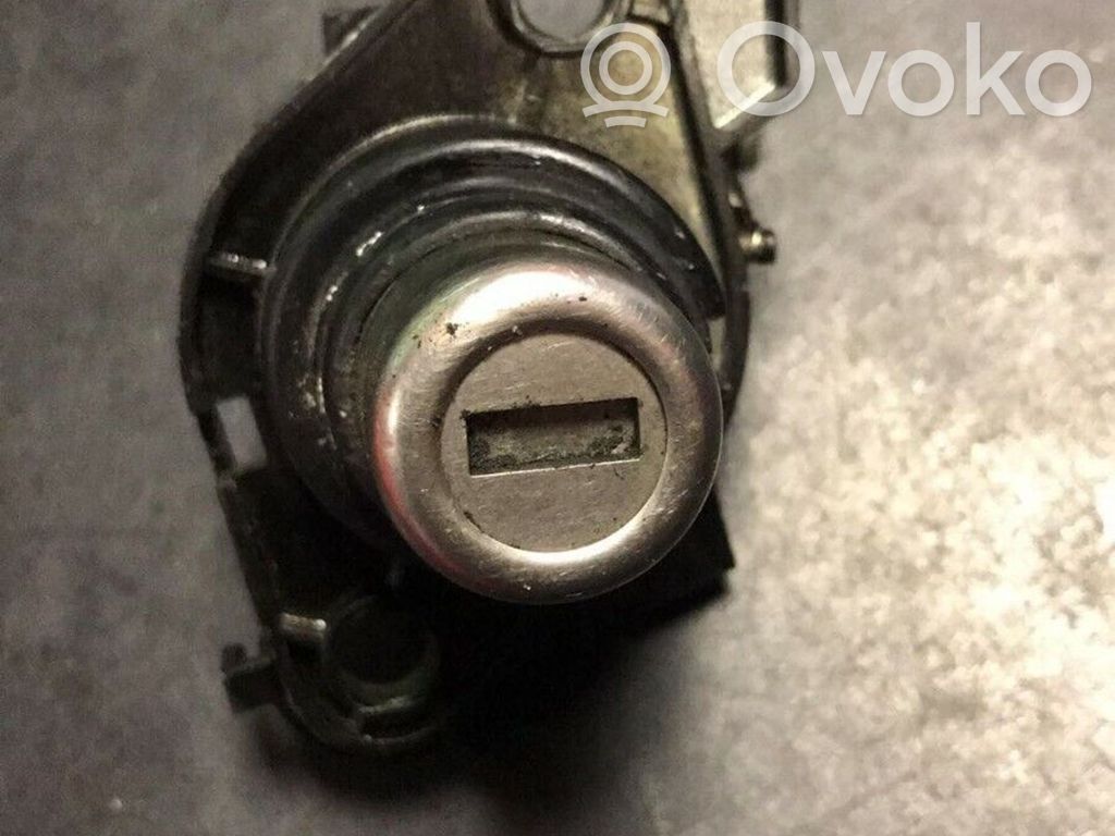 BMW 5 E34 Aizmugurējā pārsega slēdzene 