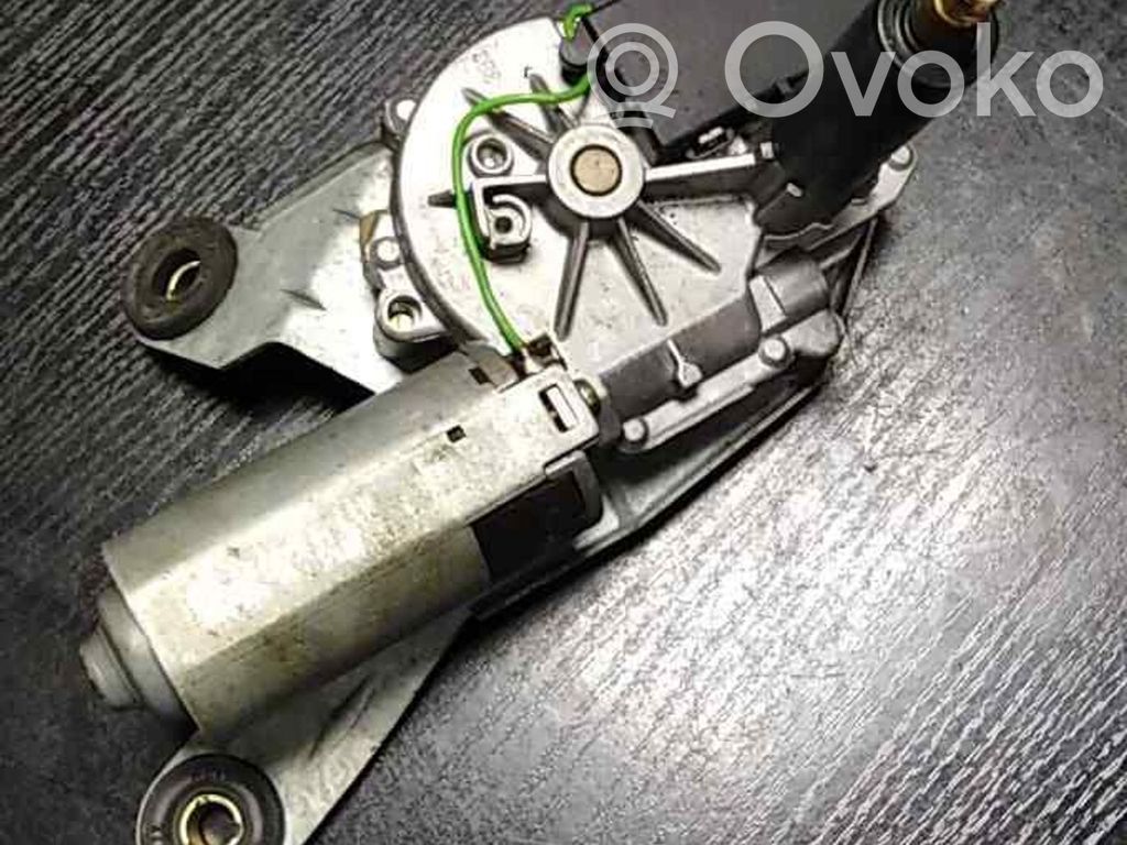 BMW 3 E36 Galinio stiklo valytuvo varikliukas 
