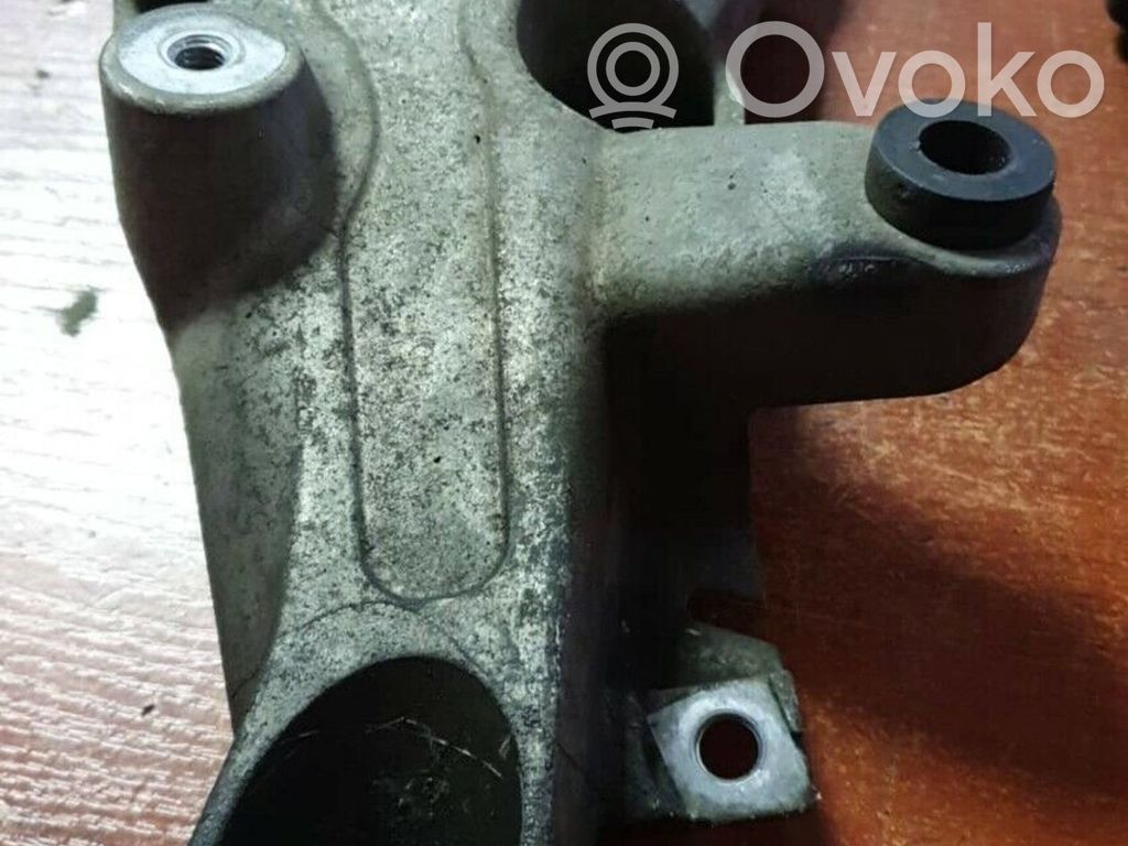 BMW 3 E90 E91 Engine mounting bracket 