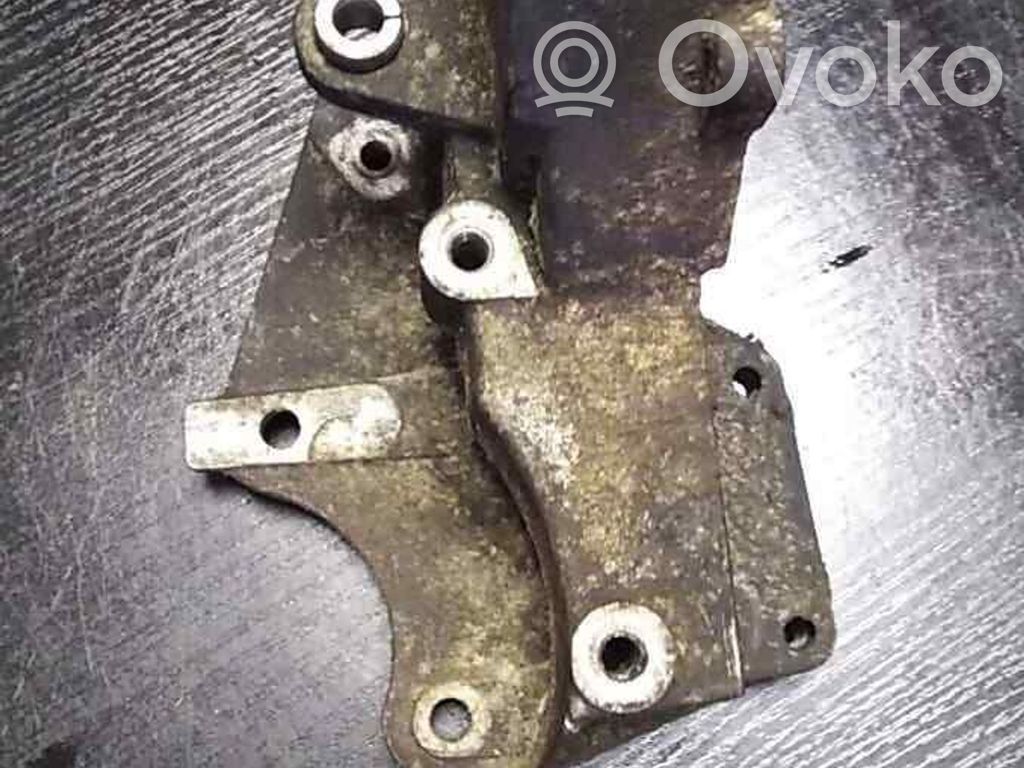 BMW 3 E36 Engine mounting bracket 
