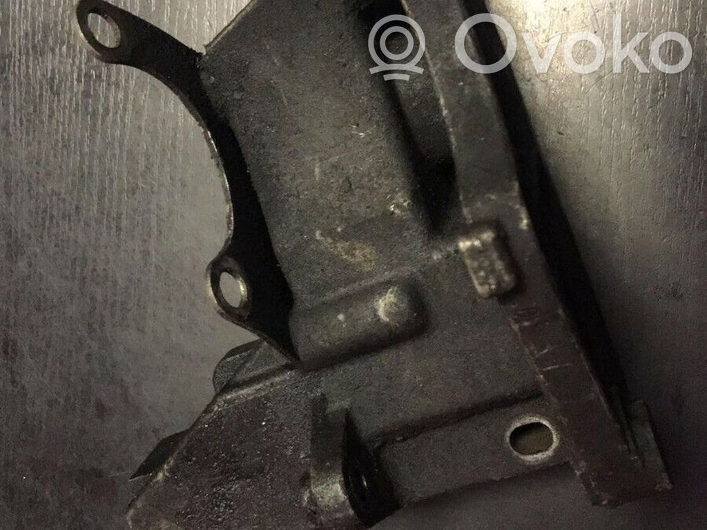 BMW 3 E36 Engine mounting bracket 